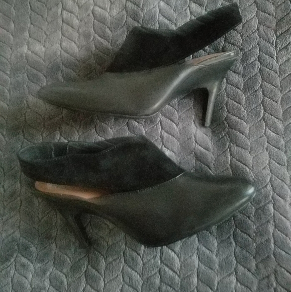 Beautiful Vince Camuto Suede & Leather Heels! - Picture 4 of 11